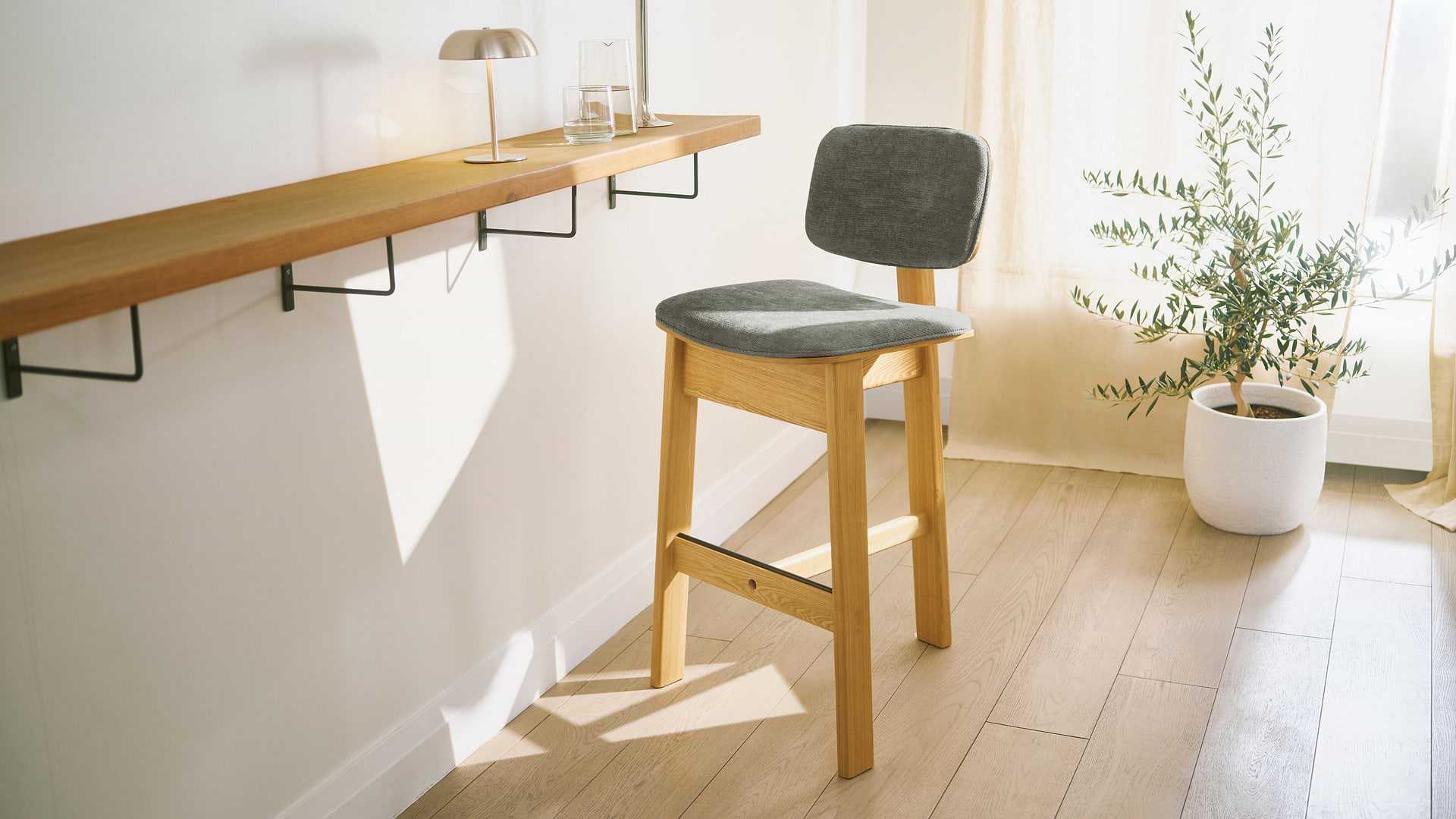 Vela Oak Barstool in Basalt