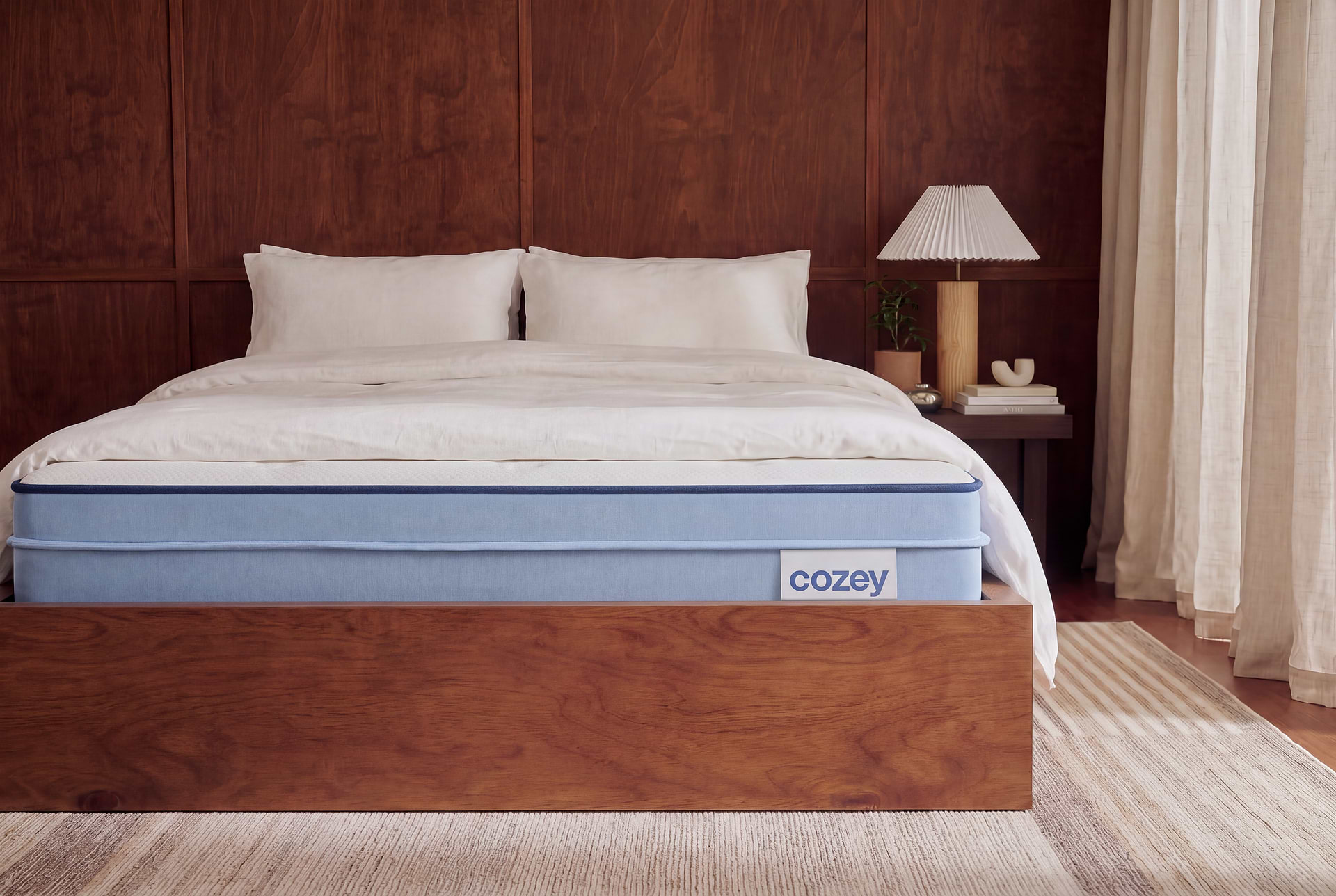 Matelas hybride Cozey dans une chambre à coucher